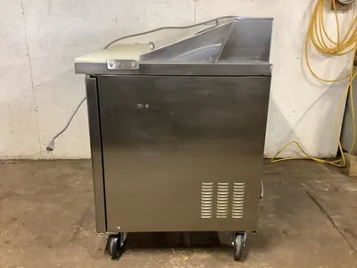 152-0541 Norlake AdvantEdge SP48 Self Contained Sandwich Pizza Prep Table Cooler