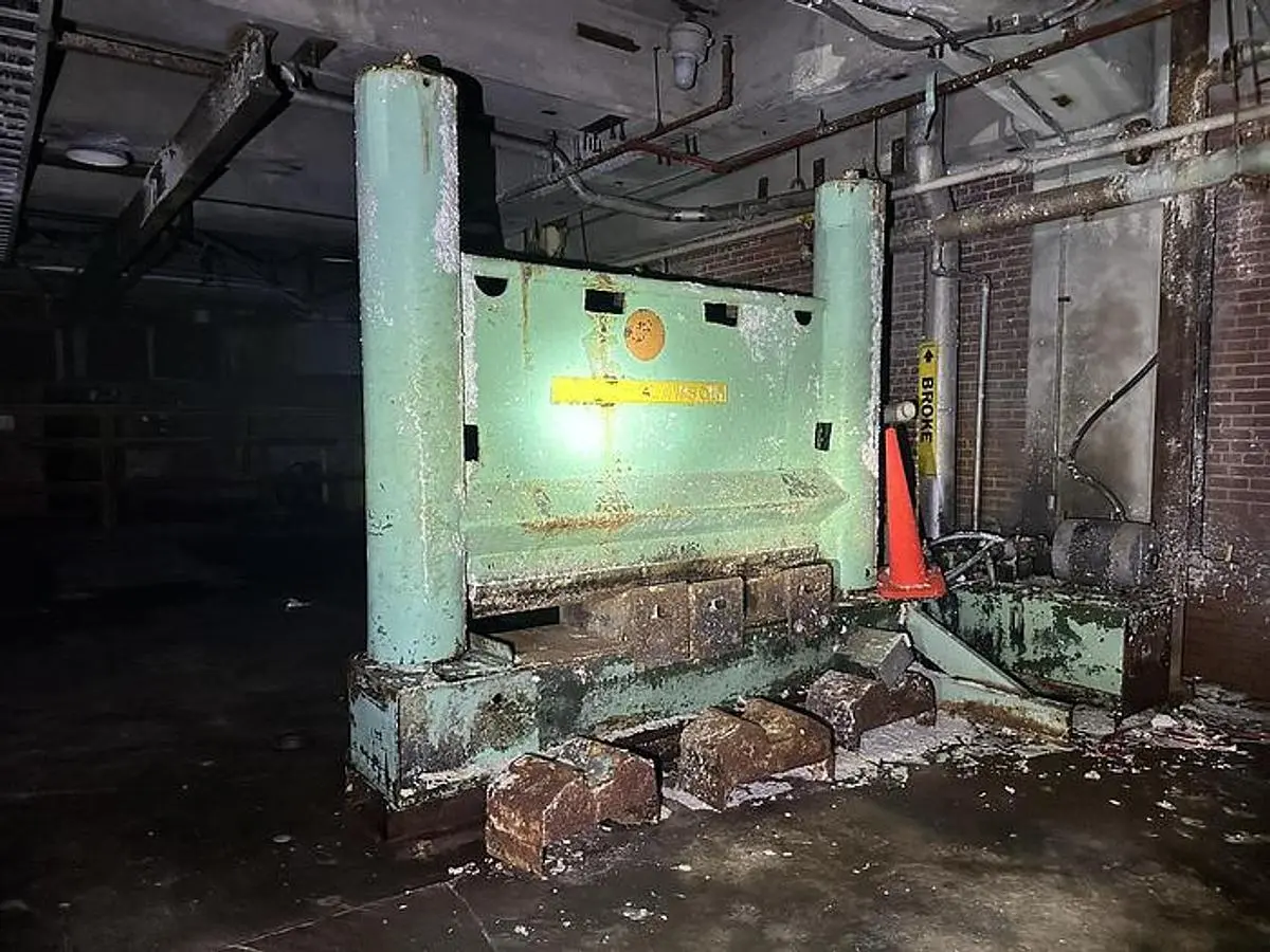 USED BLACK CLAWSON ROLL SPLITTER