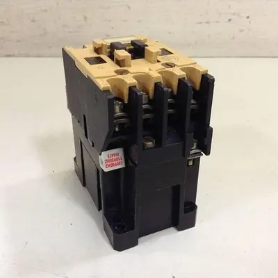 USED ALLEN BRADLEY 100-A12ND3 SER B