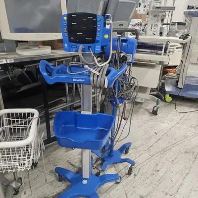 Used GE Healthcare GE Healthcare CARESCAPE DINAMAP V100 Vital Signs Monitors with Rolling Stands (Lot of 265 Units) Patient Monitors Texas US | PT Medical Technologies #1520422