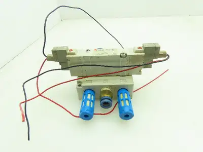 SMC SY7240-5LO-02 Solenoid Spool Valve 2 Position Double Acting 24VDC