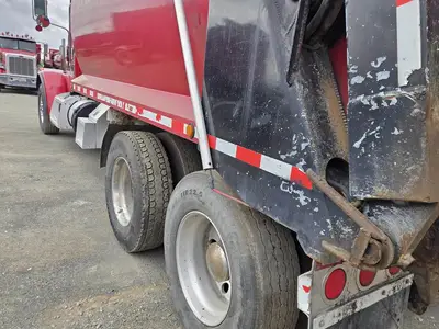 USED 2013 PETERBILT 365