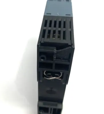 USED SIEMENS SIRIUS SAFETY RELAY, SPRING TYPE CRACKED BOTTOM CASING