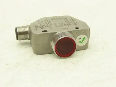 Banner Q4XTBLAF300-Q8 Photoelectric Laser Proximity Sensor 10-30VDC