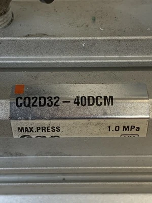 USED SMC CQ2D32-40DCM