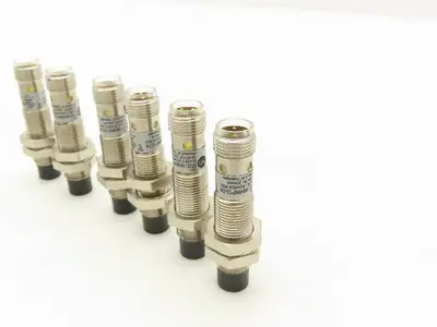 Allen Bradley 872C-NH8NP12-D4 Inductive Proximity Sensor 10-30VDC Lot of 6