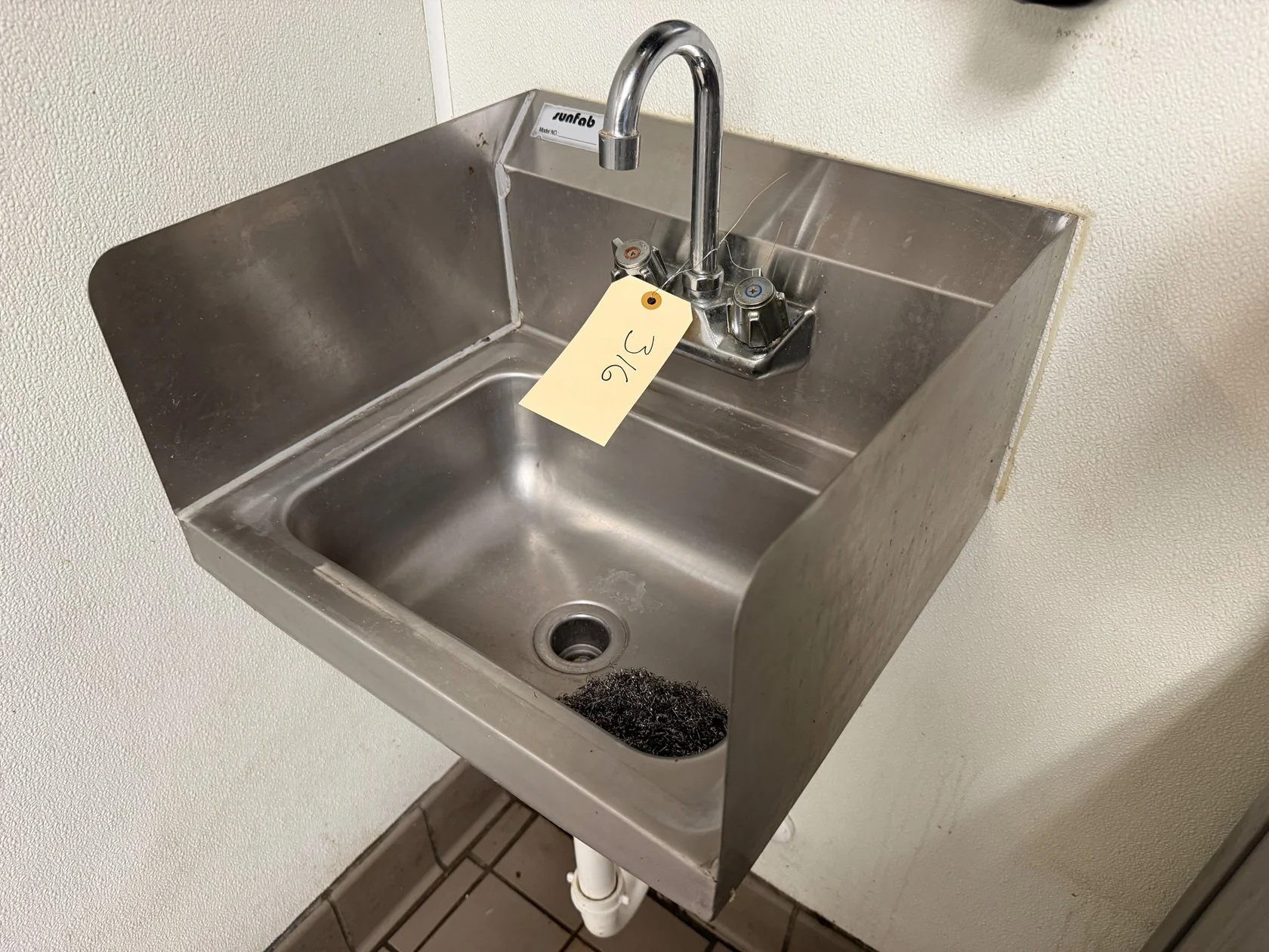 Used _UNKNOWN_ _UNKNOWN_ Sinks Georgia US | Auction Management Corporation #1548623
