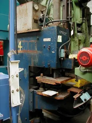 USED GURY 15 TON