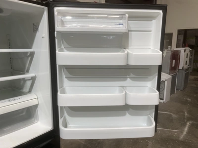 Used LG FREEZER ON BOTTOM Refrigerators Michigan US | Miedema Asset Management Group #1425137