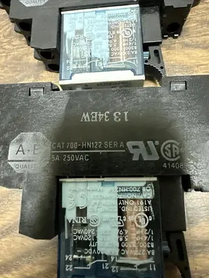 USED ALLEN-BRADLEY 700-HN122