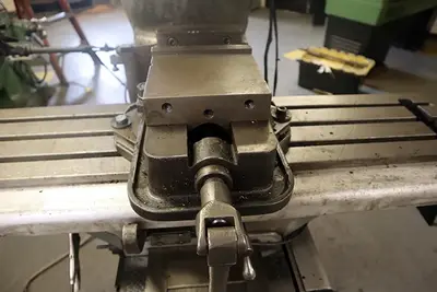USED BRIDGEPORT Vertical Mill