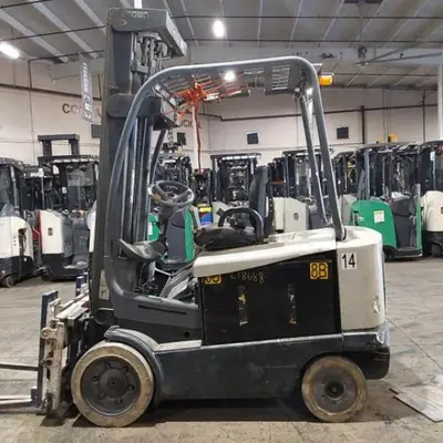 USED 2019 CROWN FC5225-60