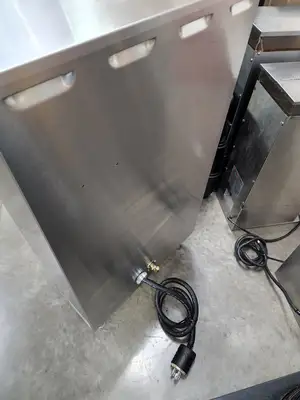 Used Fetco Used Fetco Extractor Series Twin 1 gallon Coffee Brewer Machine 220V Coffee Equipment Illinois US | Falcon Restaurant Supply #1376823