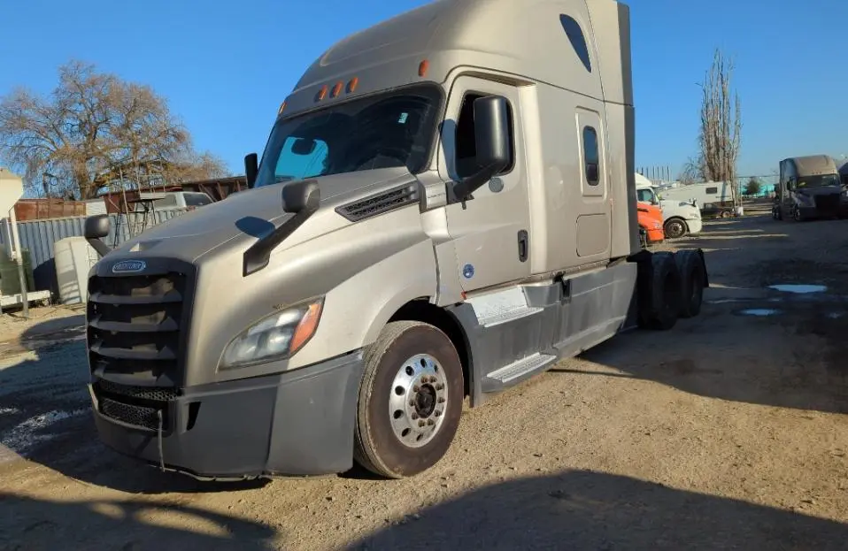 USED 2019 FREIGHTLINER CASCADIA 126
