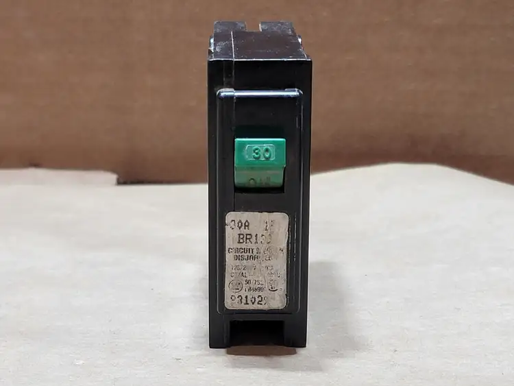 Used CUTLER-HAMMER BR130 Switchgears British Columbia CA | Lenmark #835608