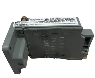 NEW CUTLER HAMMER E51SBL PROXIMITY SWITCH BODY ONLY SER. C1