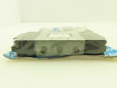 CompAir 8D531-032 Pneumatic Solenoid Valve 5-Port 2-Pos 115/240V