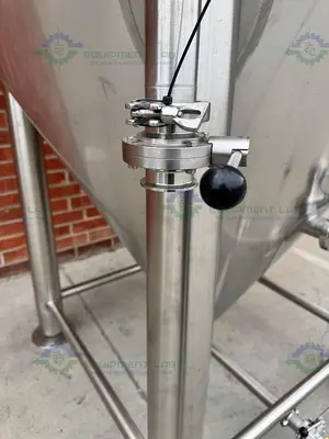 Used BLACKSTONE VENTURES 4700 LITER /30 BBL  STAINLESS STEEL JACKETED FERMENTATION TANK Reactors California US | Equipment Lab #1262710