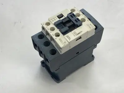 Used Schneider Electric IEC Contactor 3P 25A 480VAC 24VDC Coil PLC Contactors Michigan US | Maverick Industrial Sales #1401984