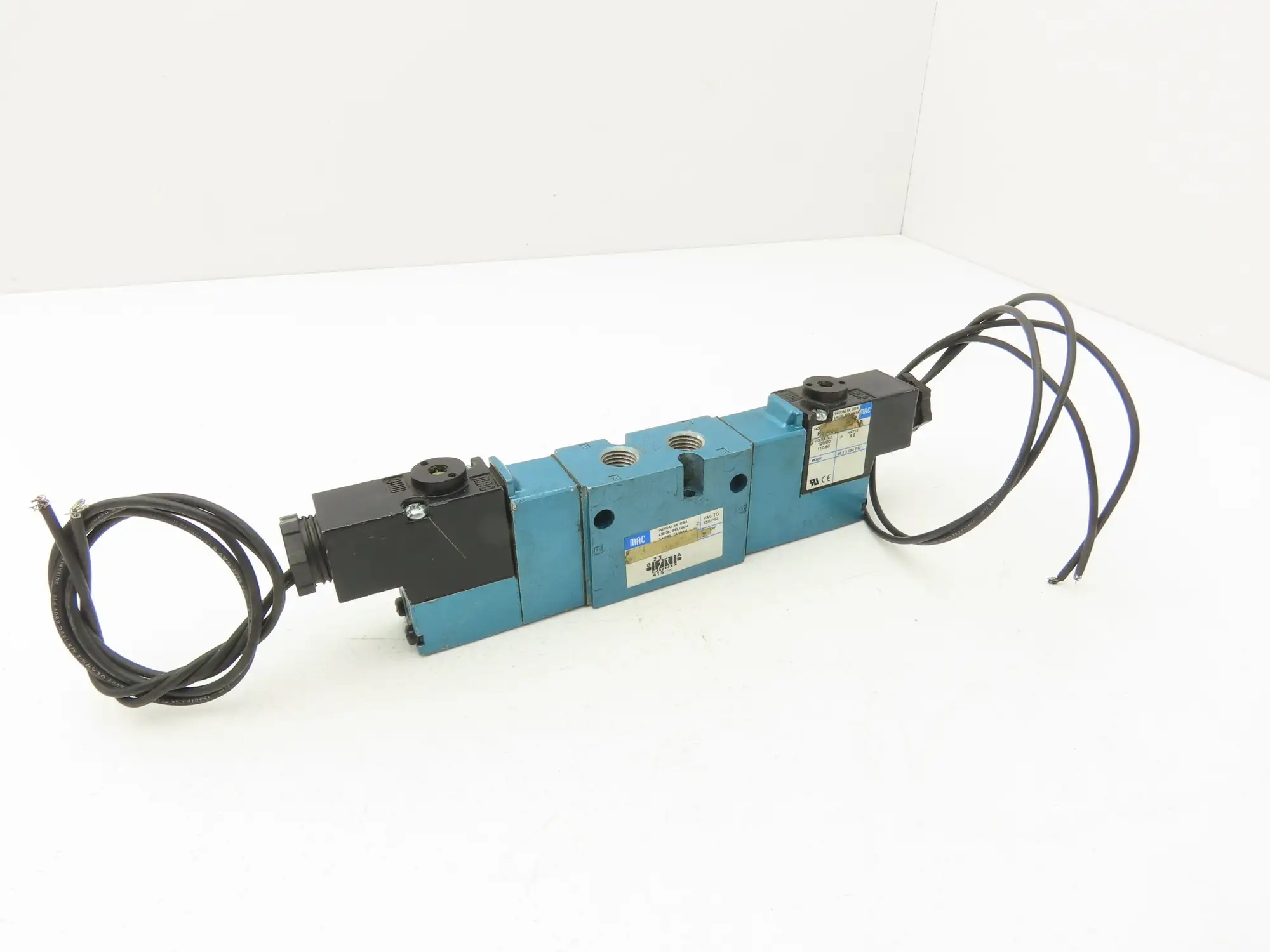 MAC 821C-PP-111CA-152 Pneumatic Double Solenoid 4/3 Spool Valve 120V 1/4" NPT