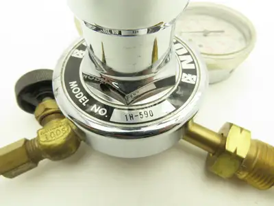 Matheson 1H-590 Gas Regulator Dual Gauge 2500 PSIG