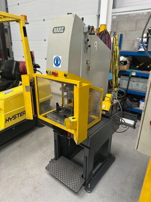 Used 2002 HARE 8HP Hydraulic Presses GB | Charter Auctions #1398532