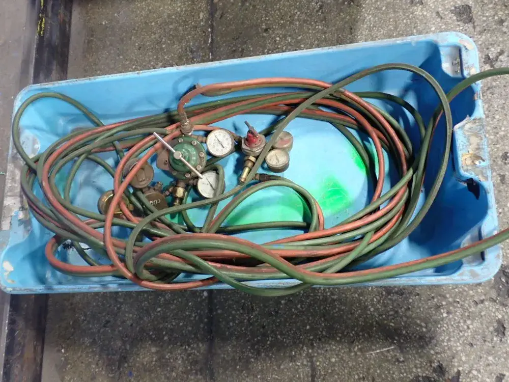 Smith's Welding Equipment  Welding Hoses W/ Pressure Regulators