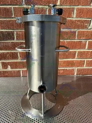 USED AQUASYN HASTELLOY C 22 SINGLE WALL  14 LITER TANK W/ AQUASYN VALVE