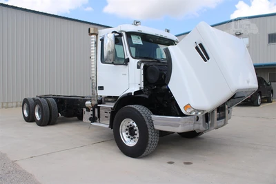 Used 2019 VOLVO VHD104B200 Cab Chassis trucks Texas US | Roll Off Truck World #1492007