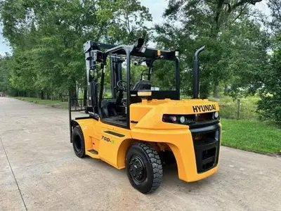 USED 2016 HYUNDAI 70D-9