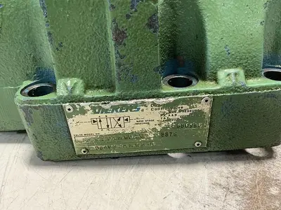 USED SPERRY VICKERS DG4V 3 2A W B 12