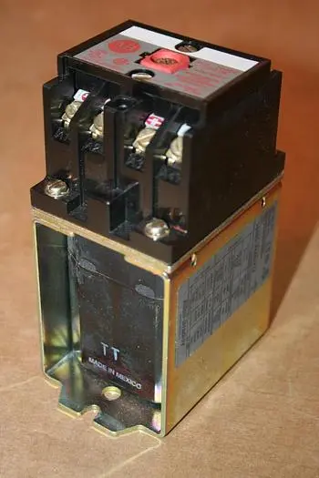 Used ALLEN BRADLEY 700DC-PK400Z24 SER A Relays & Switches Michigan US | Ideal Machinery #692343