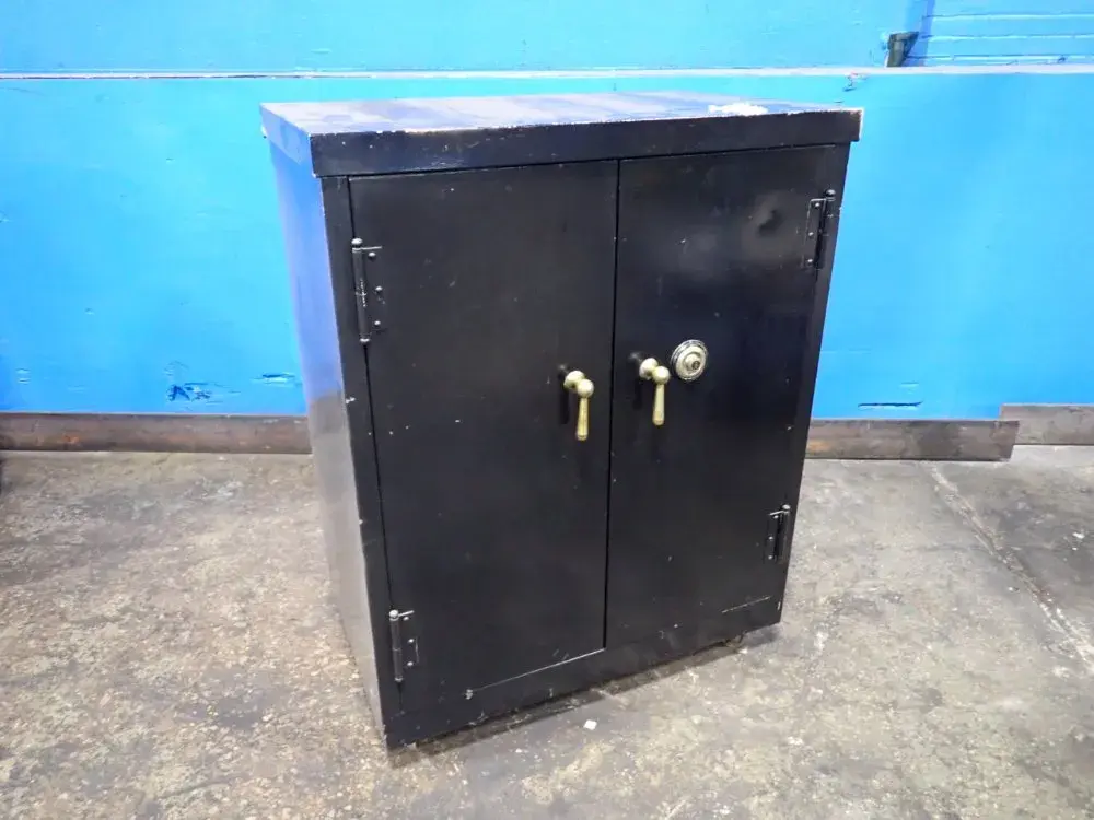 The Globe Wernickelo 3 Shelves  Cabinet