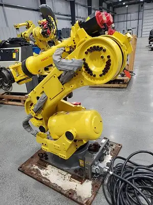 USED 2015 FANUC R-2000IC/210F
