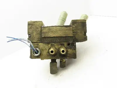 Ross W7076C4332 Pneumatic Directional 5/2 Double Solenoid Valve 24VDC