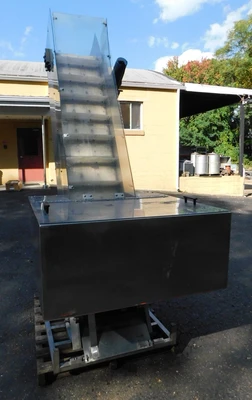 USED NEW ENGLAND MACHINERY FEEDER 20 CFT HE
