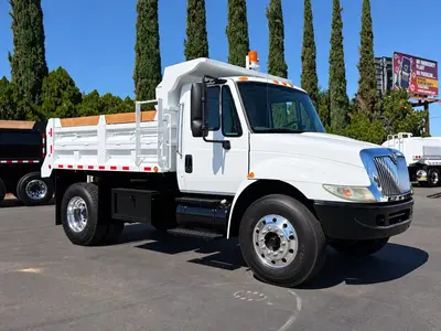 Used 2003 INTERNATIONAL 4300 Box trucks California US | Lillo Machinery #1542381