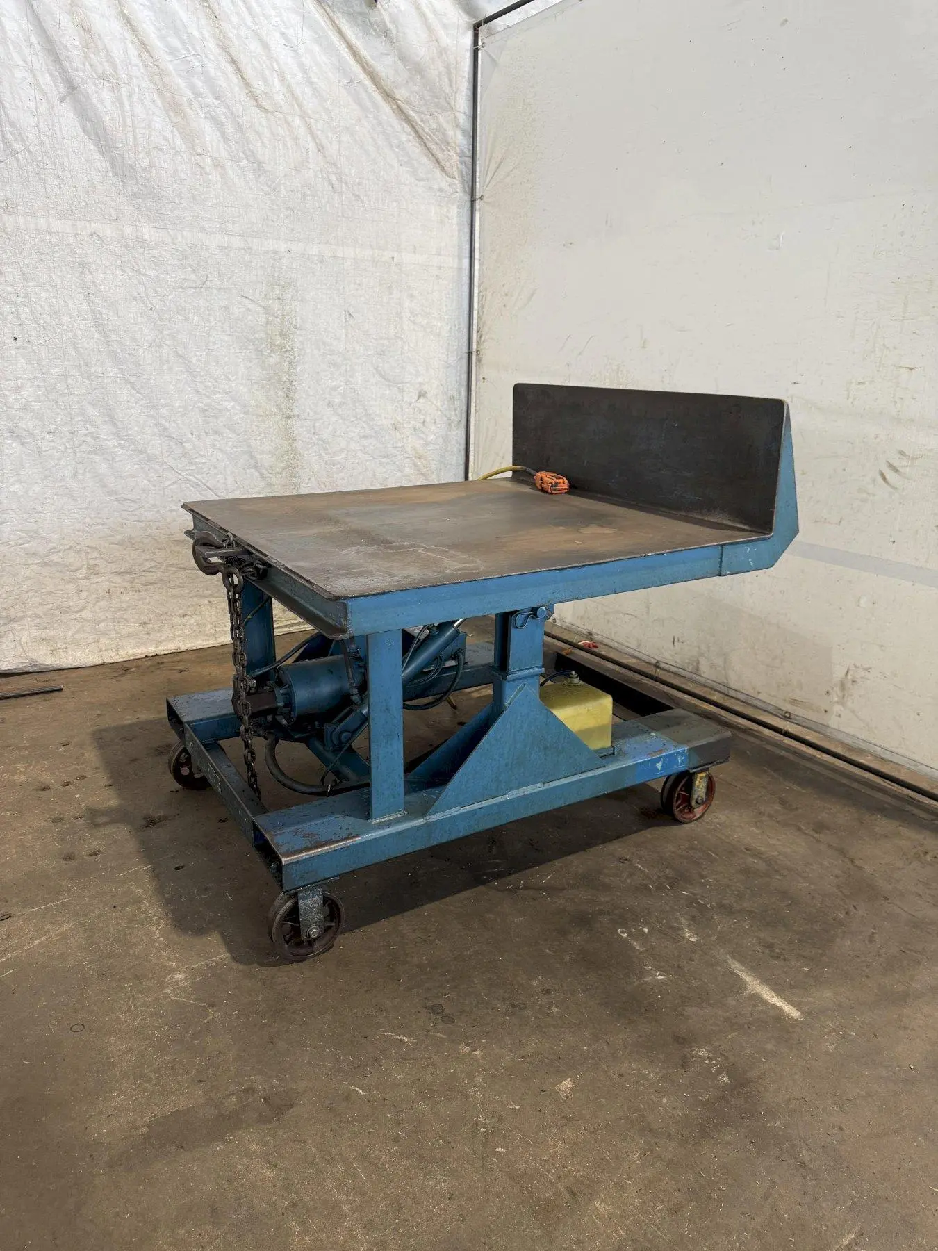 4,000 LB X 48" X 48" HYDRAULIC TILT TABLE. STOCK # 1003925.