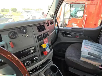 USED 2015 PETERBILT 579