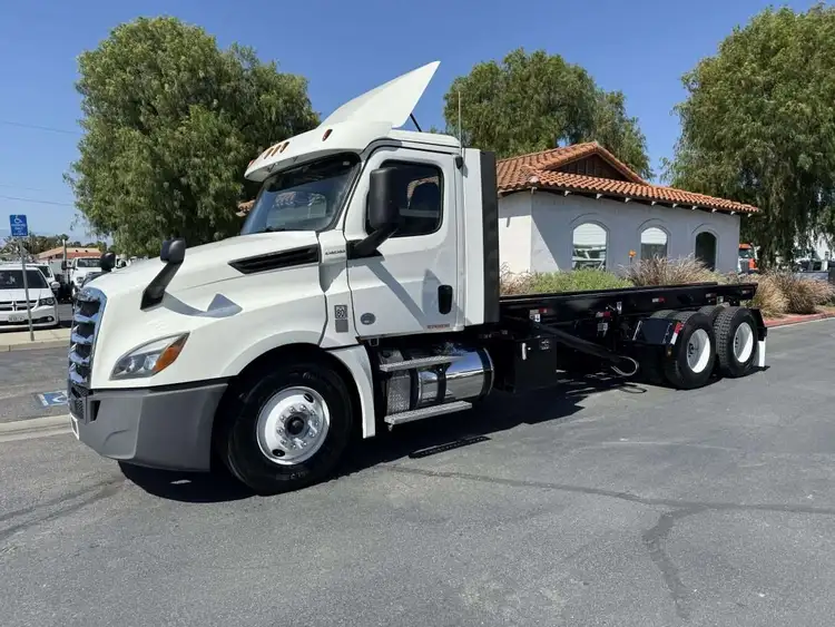 Used 2018 FREIGHTLINER CASCADIA 112 Hooklifts & Roll-Offs California US | Commerce Truck Equipment Sales #1548727