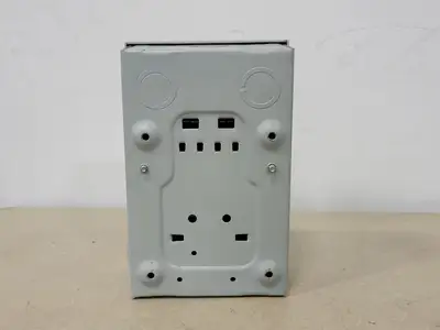 4 x 15 Amp, 1 Pole, 120/240 volts Circuit Breaker w/ Enclosure