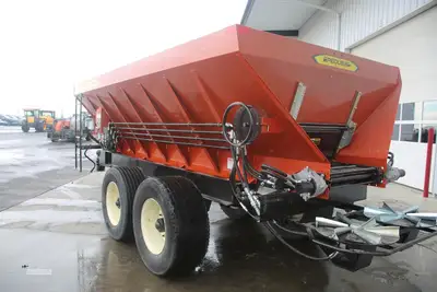 New | in-Stock 2026 PEQUEA SP400 Manure Spreaders Pennsylvania US | Zimmerman Farm Service #1410443