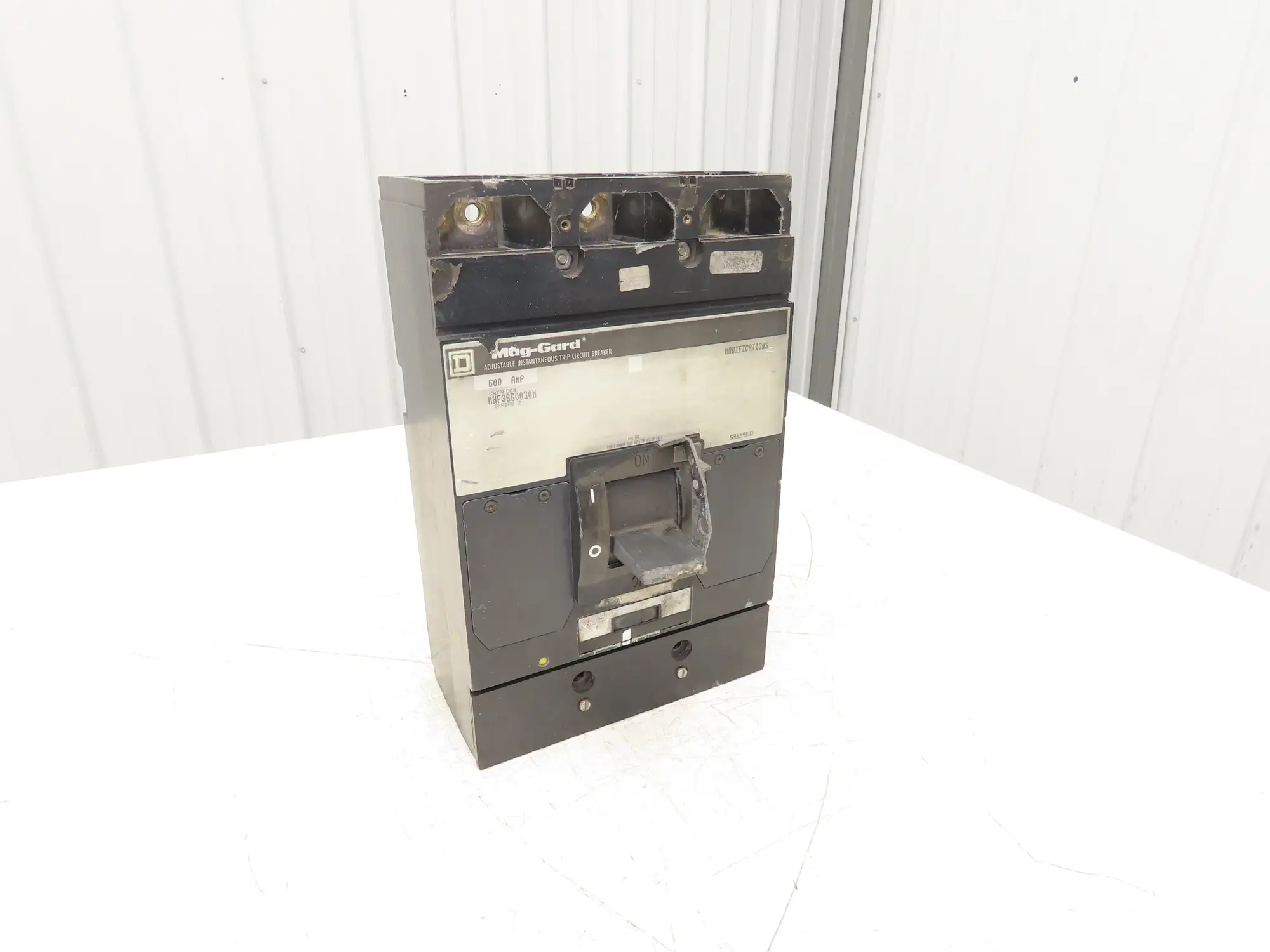 Square D MHF3660030M Molded Case Circuit Breaker 600A 3 Pole 600VAC 1PH