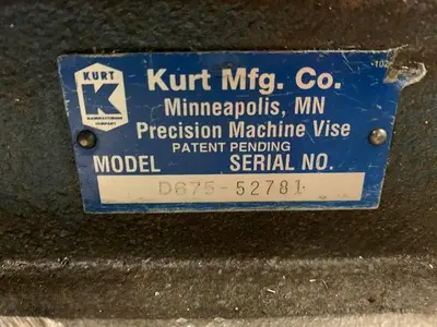 4151-700 Kurt 6″ Vise / Milling / CNC / Original Anglock D-Series Model # D675 with Handle