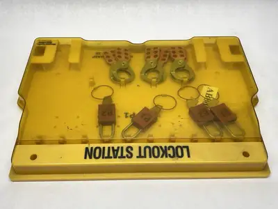 USED MASTER LOCK SAFETY SERIES LOCKOUT/TAGOUT STATION