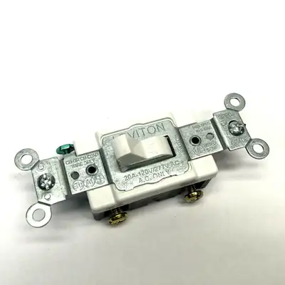 USED LEVITON SINGLE POLE TOGGLE SWITCHES