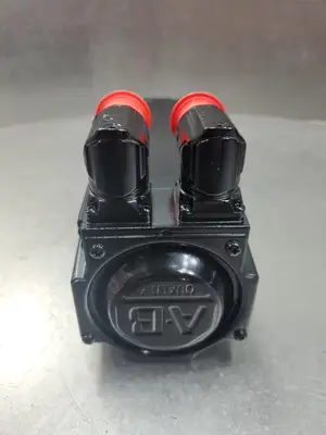 USED Allen-Bradley MPL-B330P-MK74AA