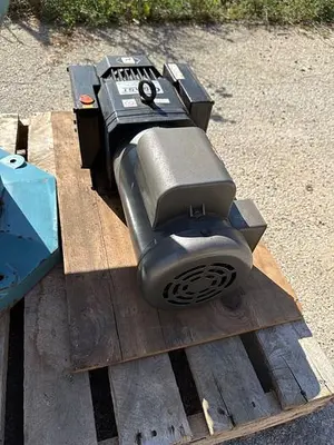 USED GAST 2070-V122-VL3514