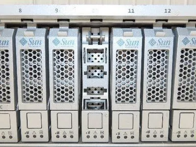 Sun StorageTek 0843 16-Bay RAID Fibre Channel 3.5" NO HDDs