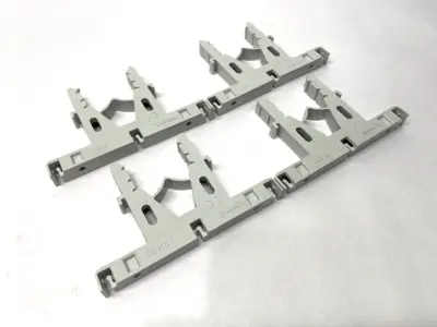 USED LEGRAND DIN RAIL MOUNT INSULATED SUPPORT LOT OF 4